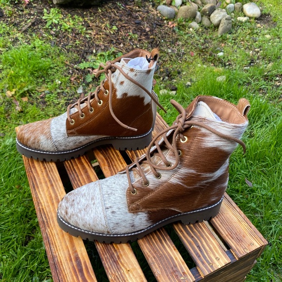 SIZE 8 Cowhide Boots - Picture 2 of 4
